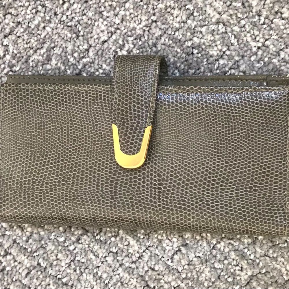 NWOT GREY/GREEN FAUX LIZARD SKIN WALLET